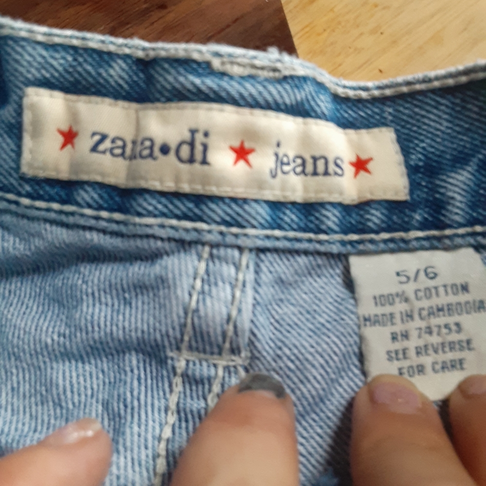 Shorts - Picture 2 of 3